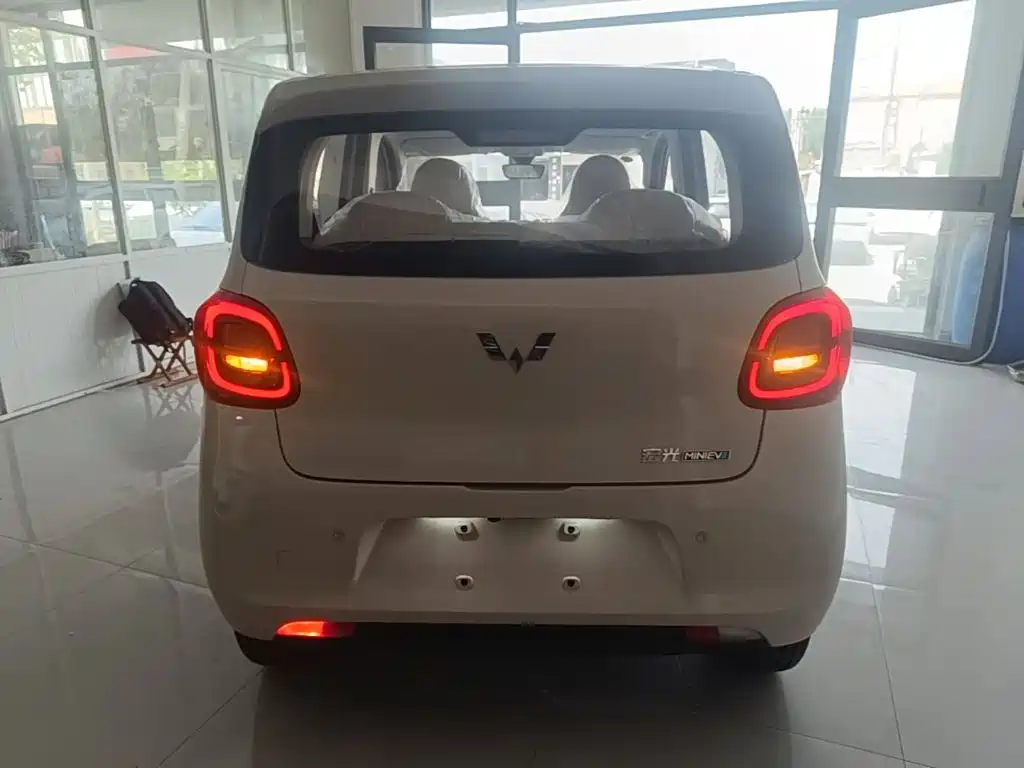 Wuling Motors Hongguang MINIEV 2026 2025 4-Door Advanced