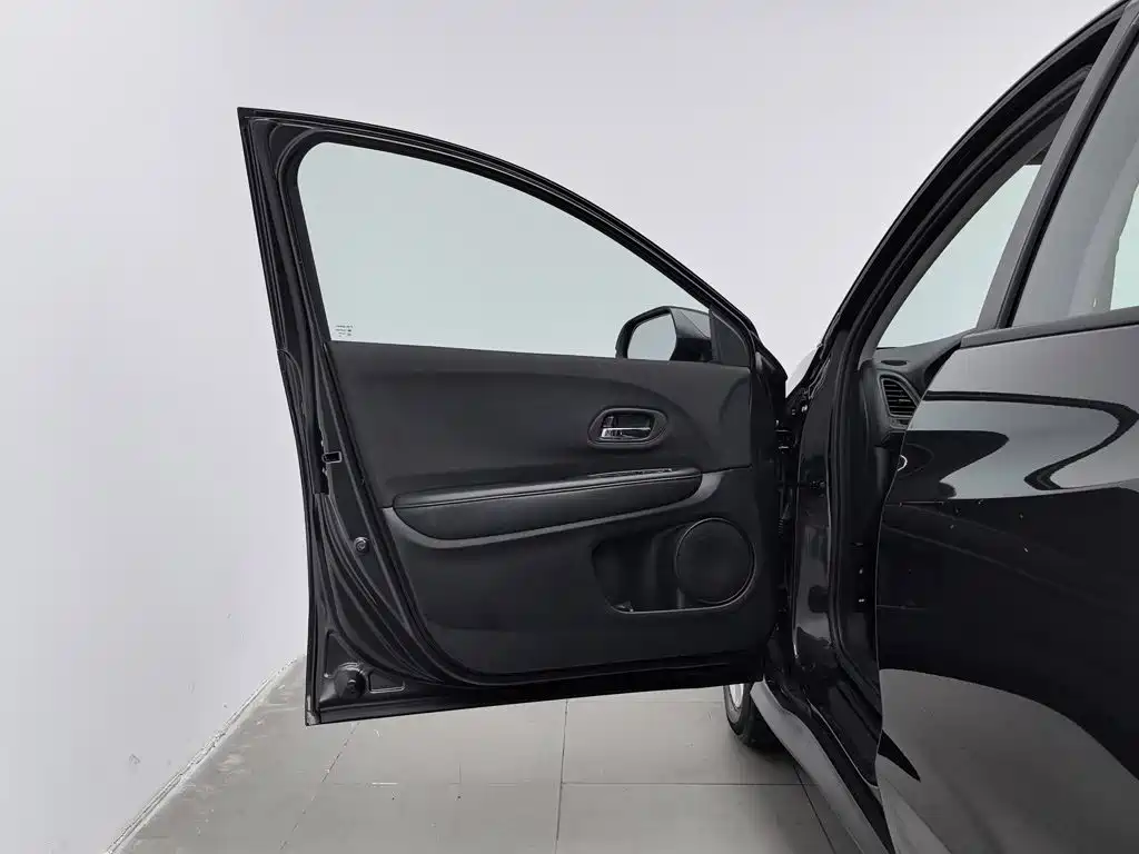Фото 8 - Honda Vezel