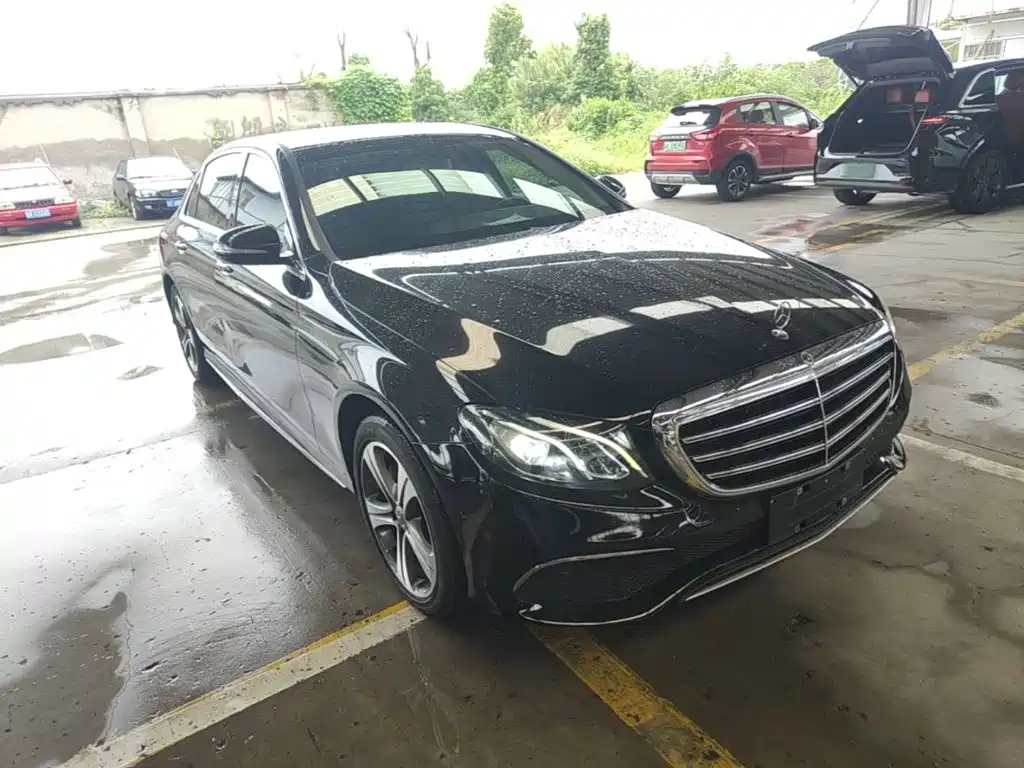 صورة 4 - Mercedes-Benz E-Class