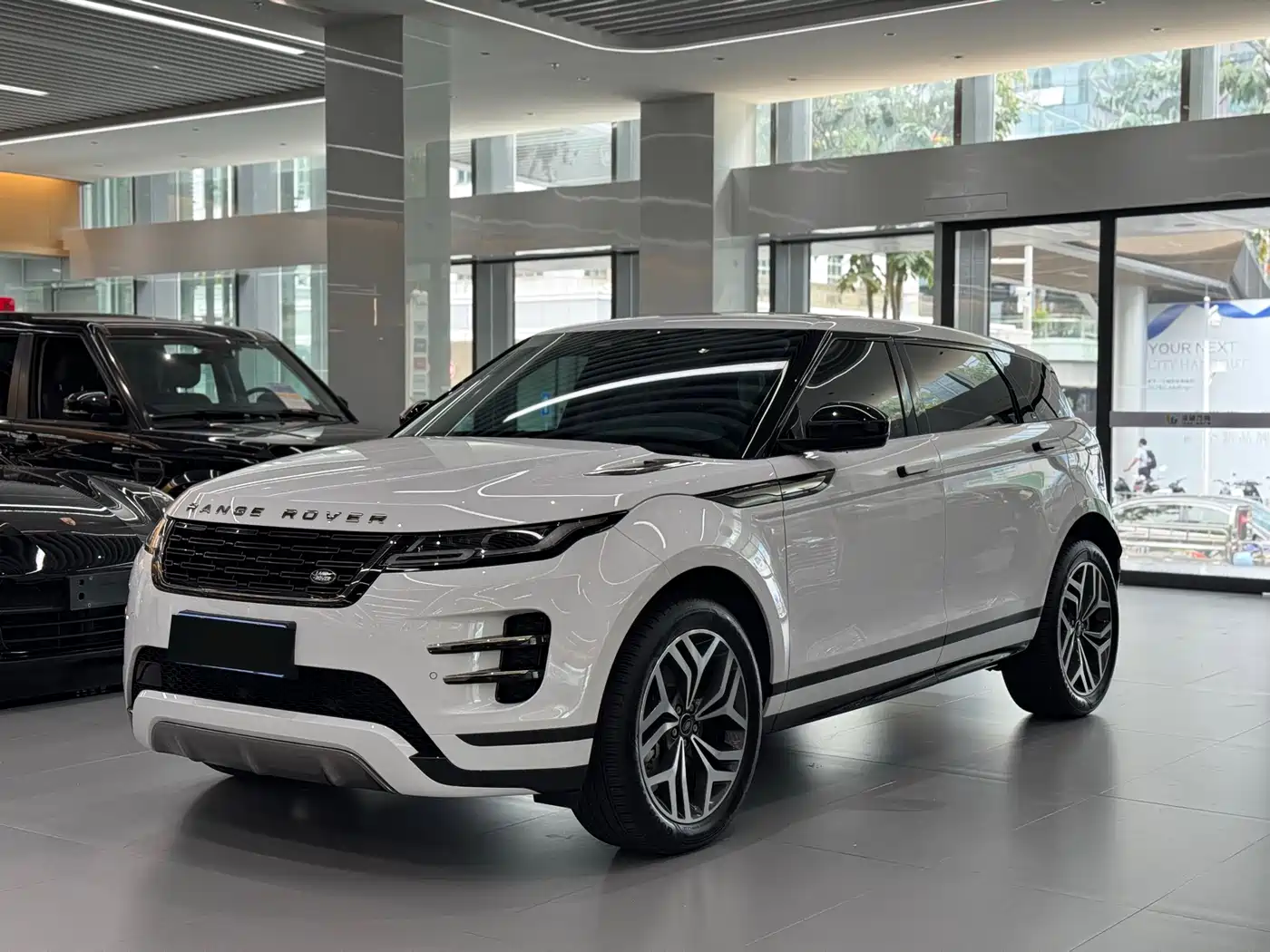 Land Rover Range Rover Evoque 2024 Range Rover Evoque L 249PS Light Master Edition
