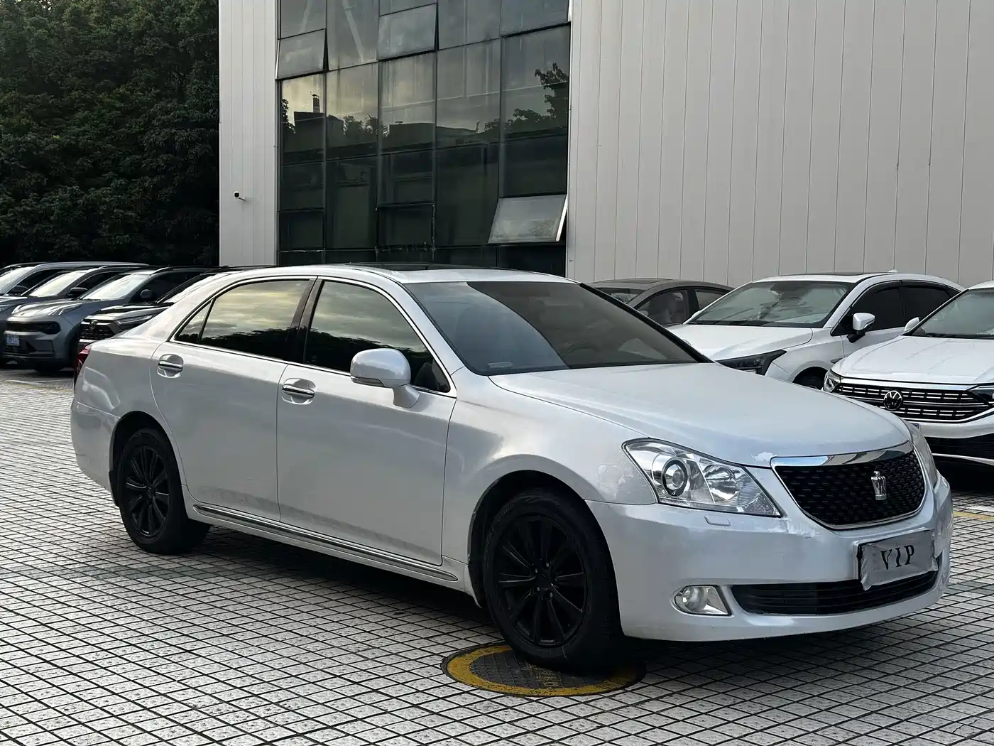 Фото 3 - Toyota Crown