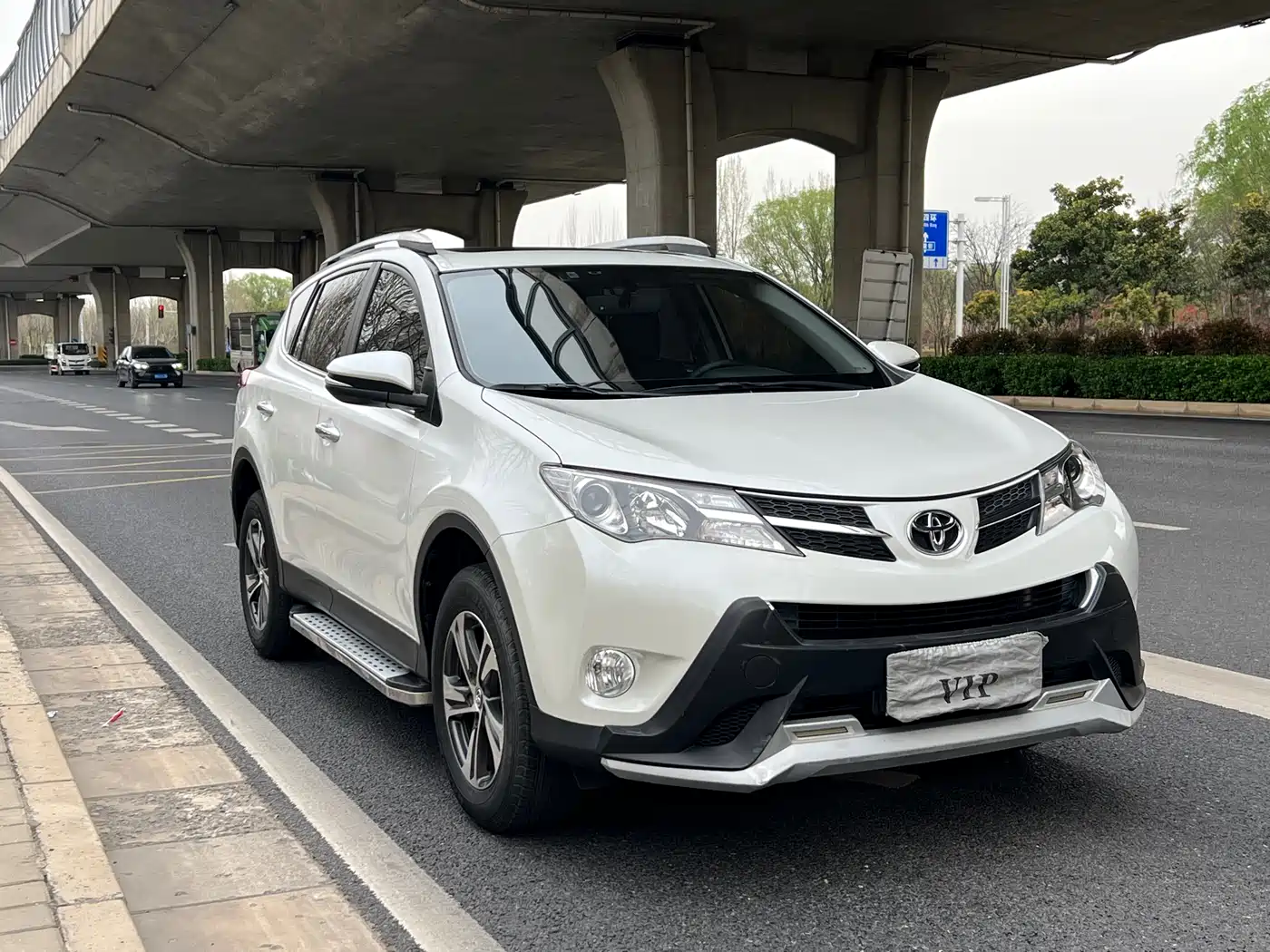 Toyota RAV4 Rongfang 2015 2.0L CVT 4WD Pioneer Edition