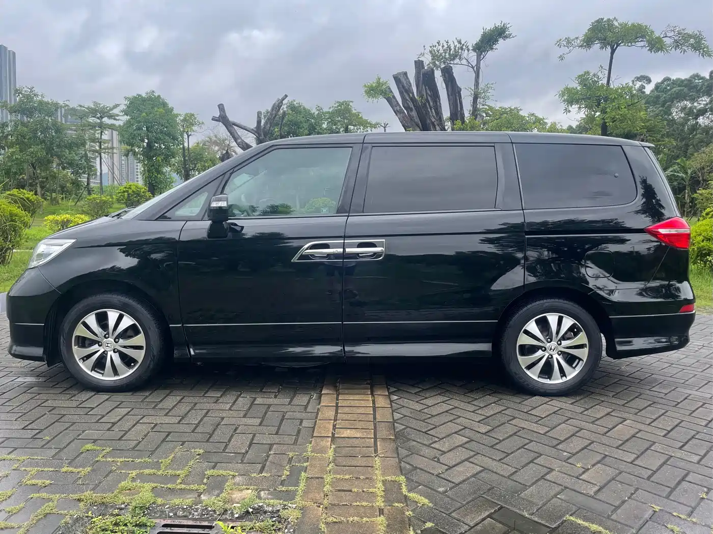 Honda Elysion 2014 2012 2.4L VTi-S Premium Edition