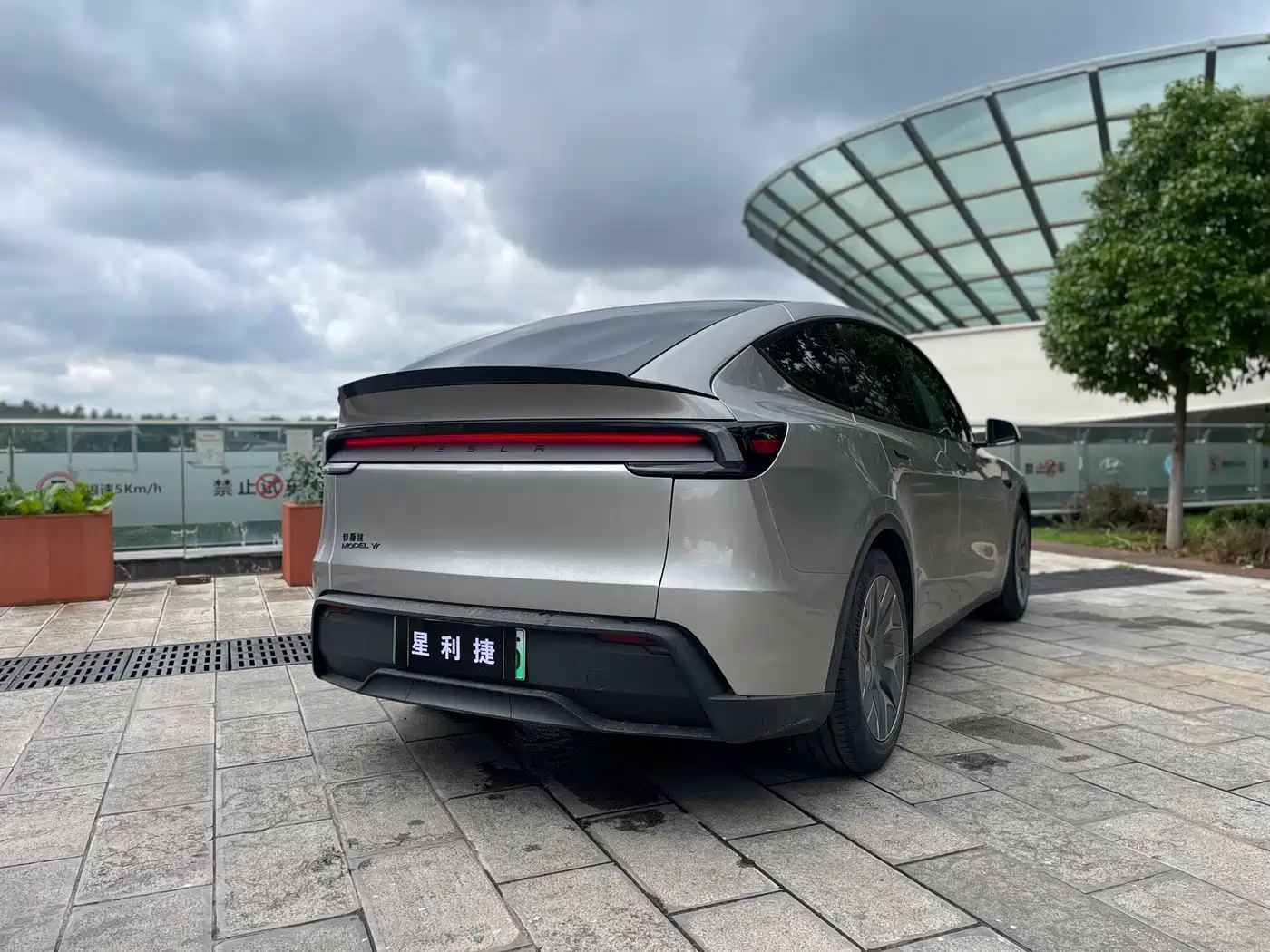 Tesla Model Y L 2025 2025 Facelift Long Range AWD