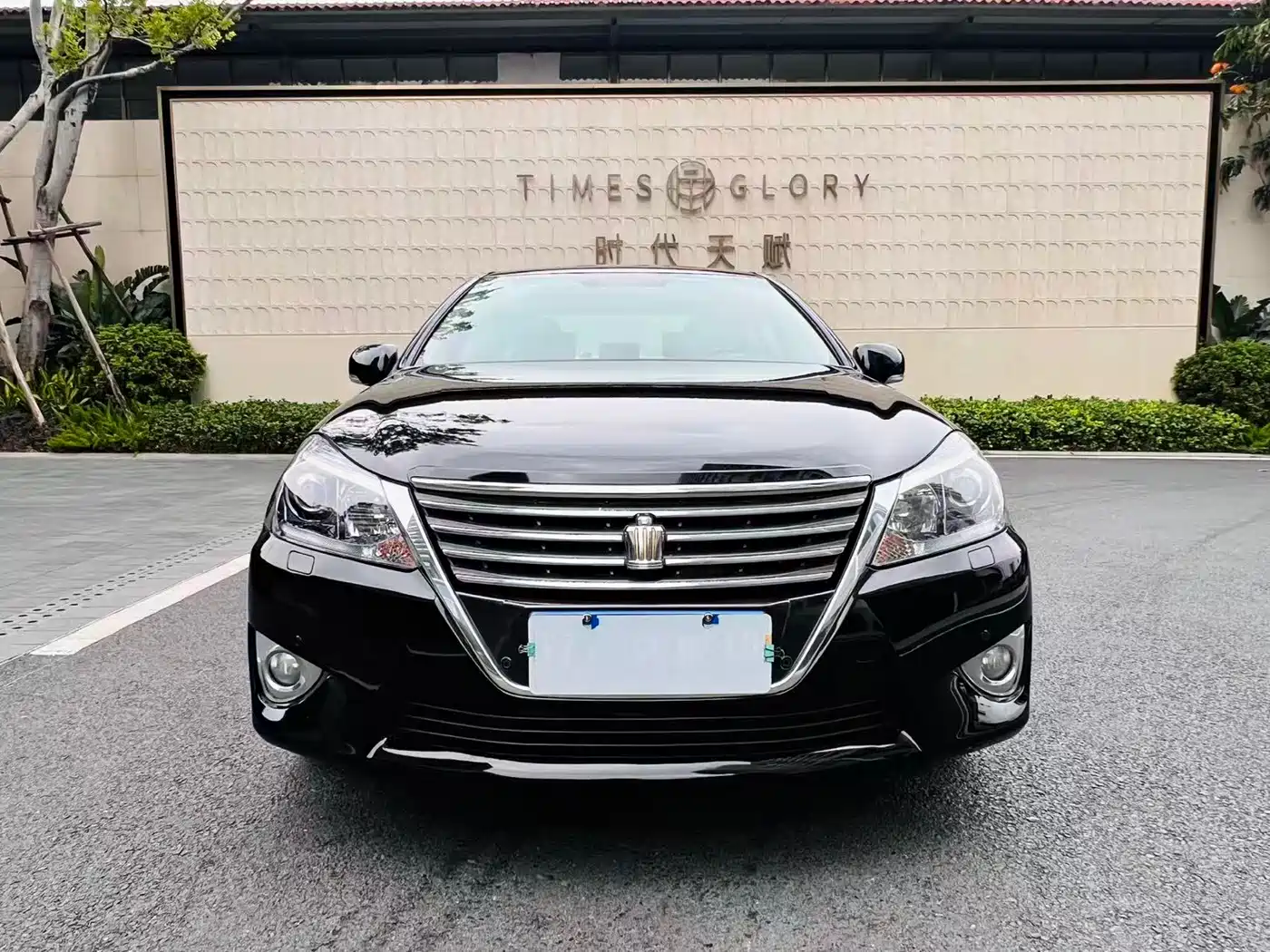 Toyota Crown 2012 2.5L Royal Leather Edition фото 2