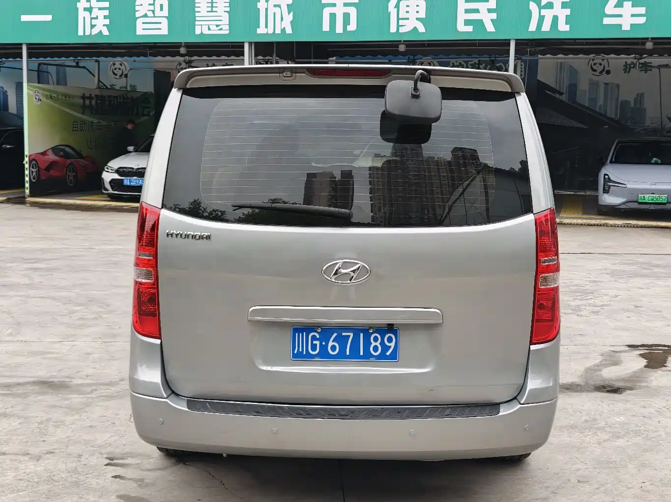 Hyundai H-1 Grand Starex 2011 2.4L Luxury Edition фото 17
