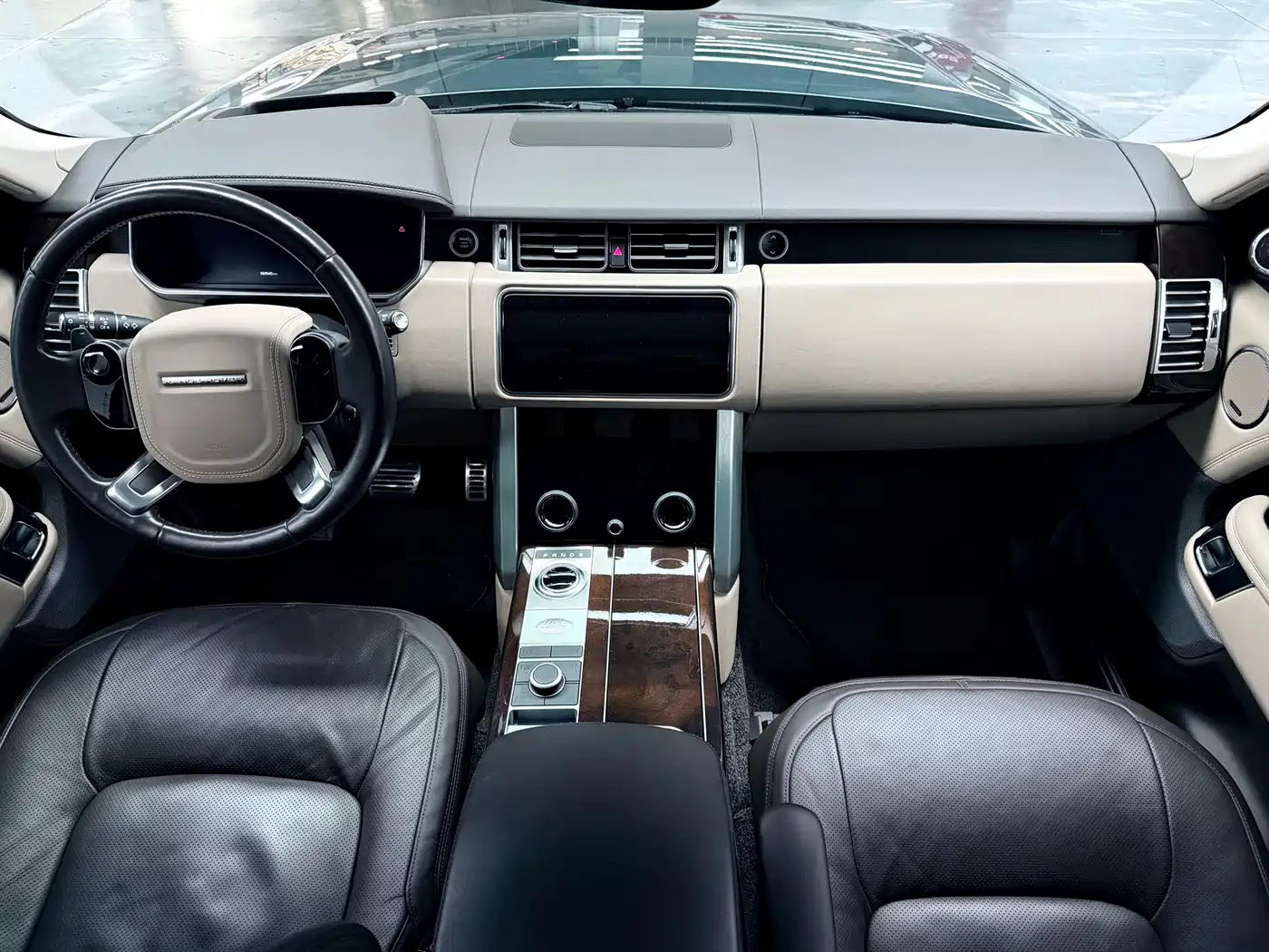 Land Rover Range Rover 2022 3.0 L6 400PS Heritage Extended Classic Edition фото 10