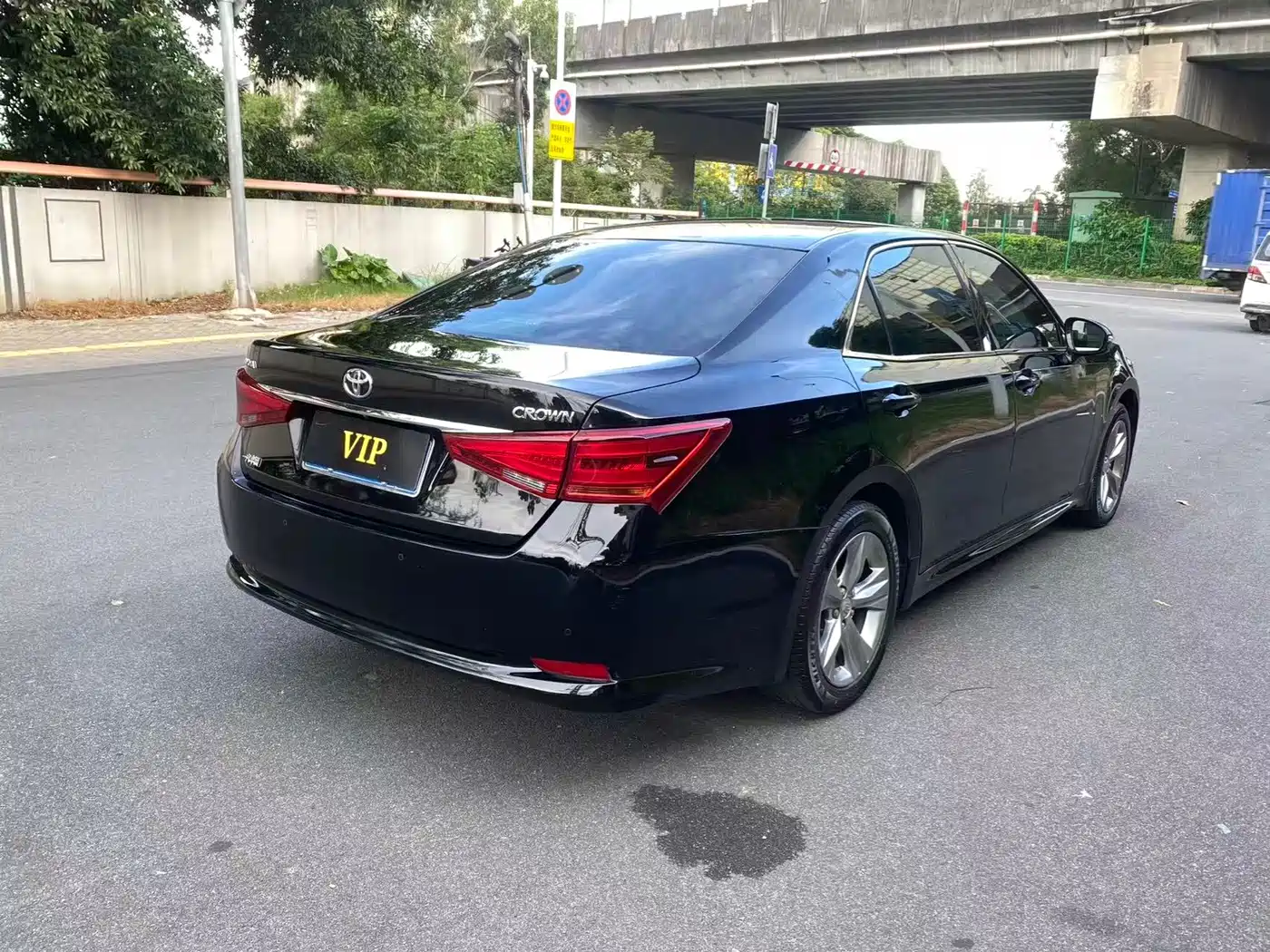 Photo 8 - Toyota Crown
