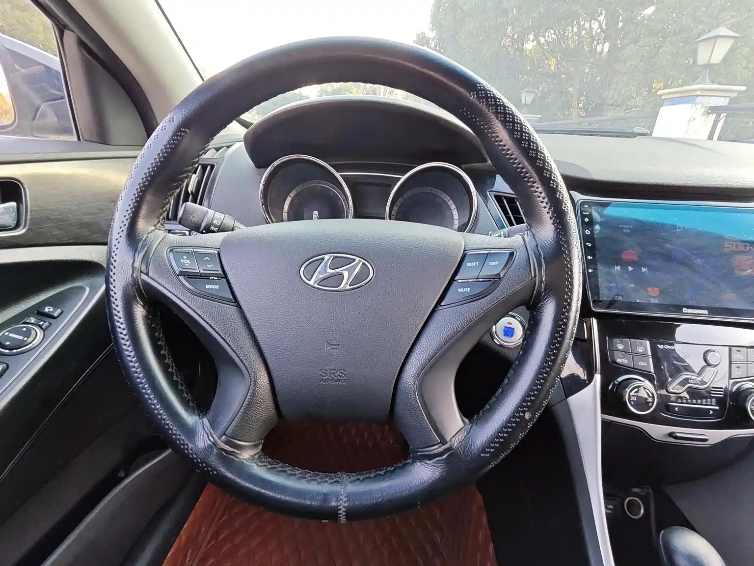 Photo 13 - Hyundai Sonata