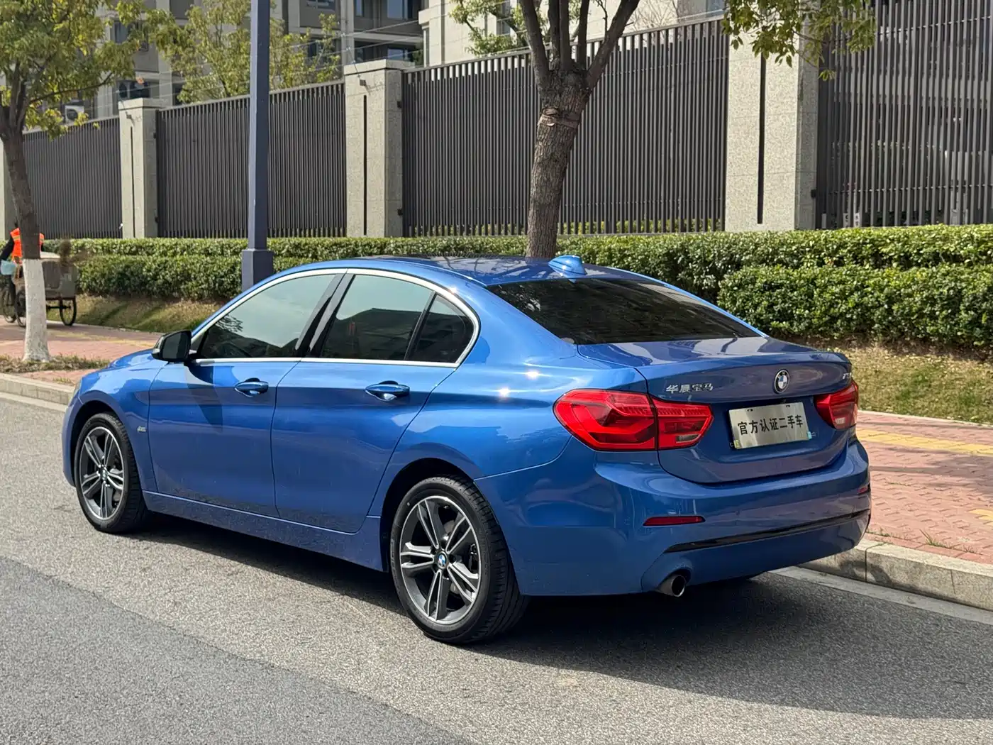 BMW 1 Series 2018 118i Sport Edition фото 9