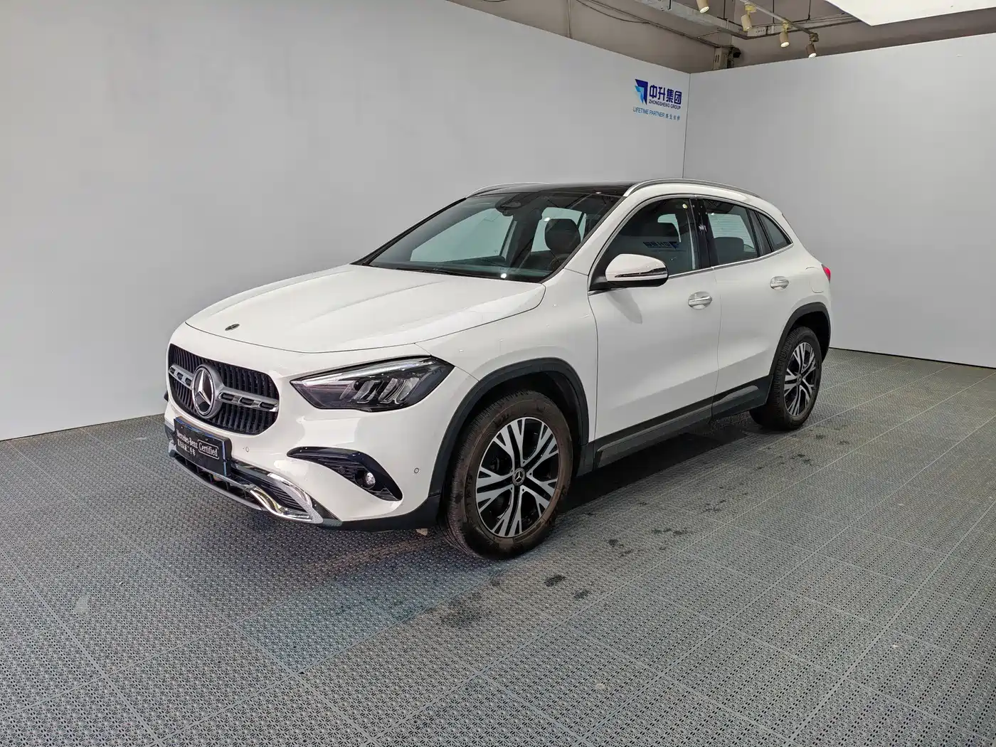 MERCEDES-BENZ GLA