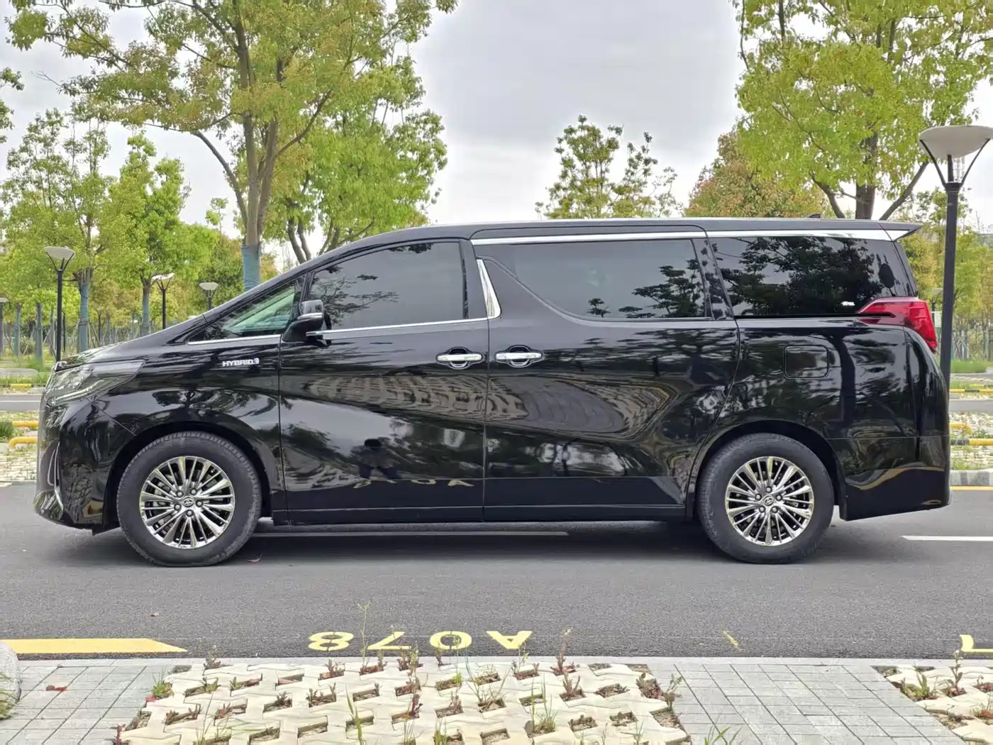 Toyota Alphard 2021 Hybrid 2.5L Premium фото 20