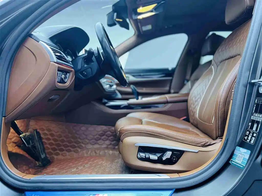 BMW 7 Series 2018 740Li xDrive Premium Type M Sport Package фото 5