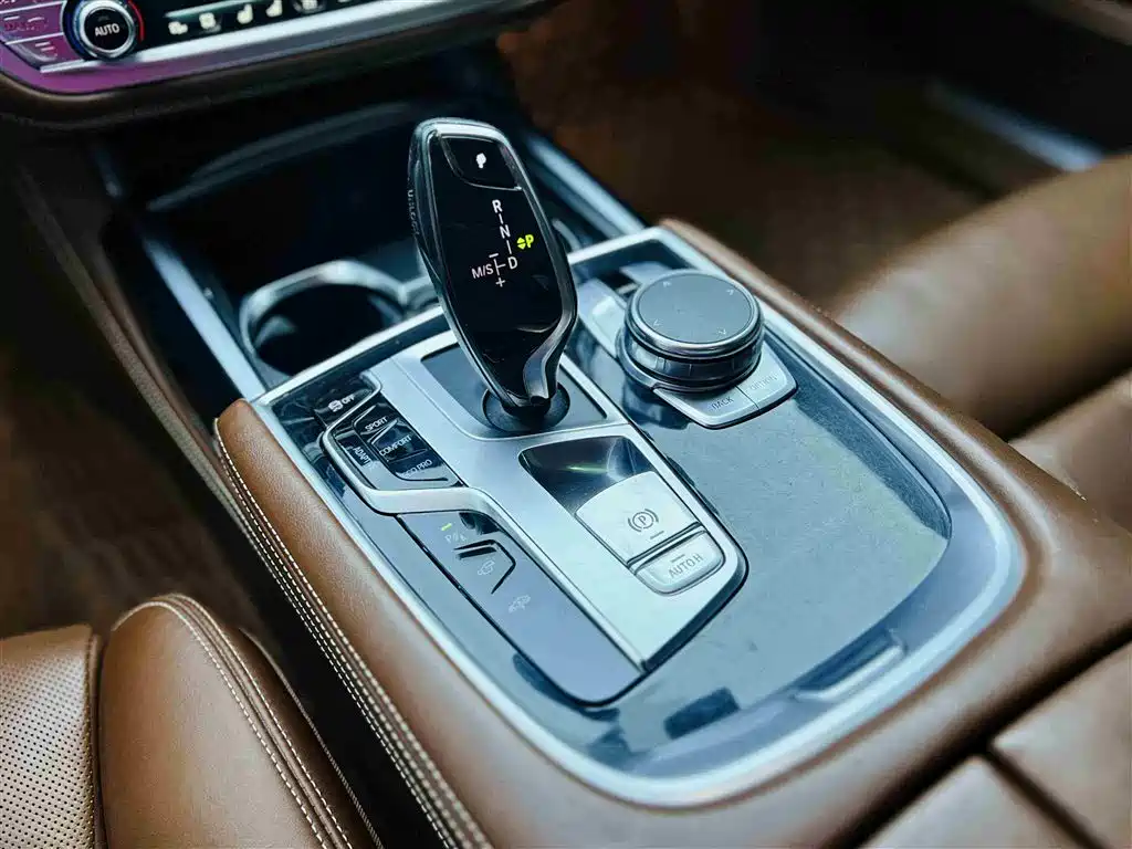 BMW 7 Series 2018 740Li xDrive Premium Type M Sport Package фото 8