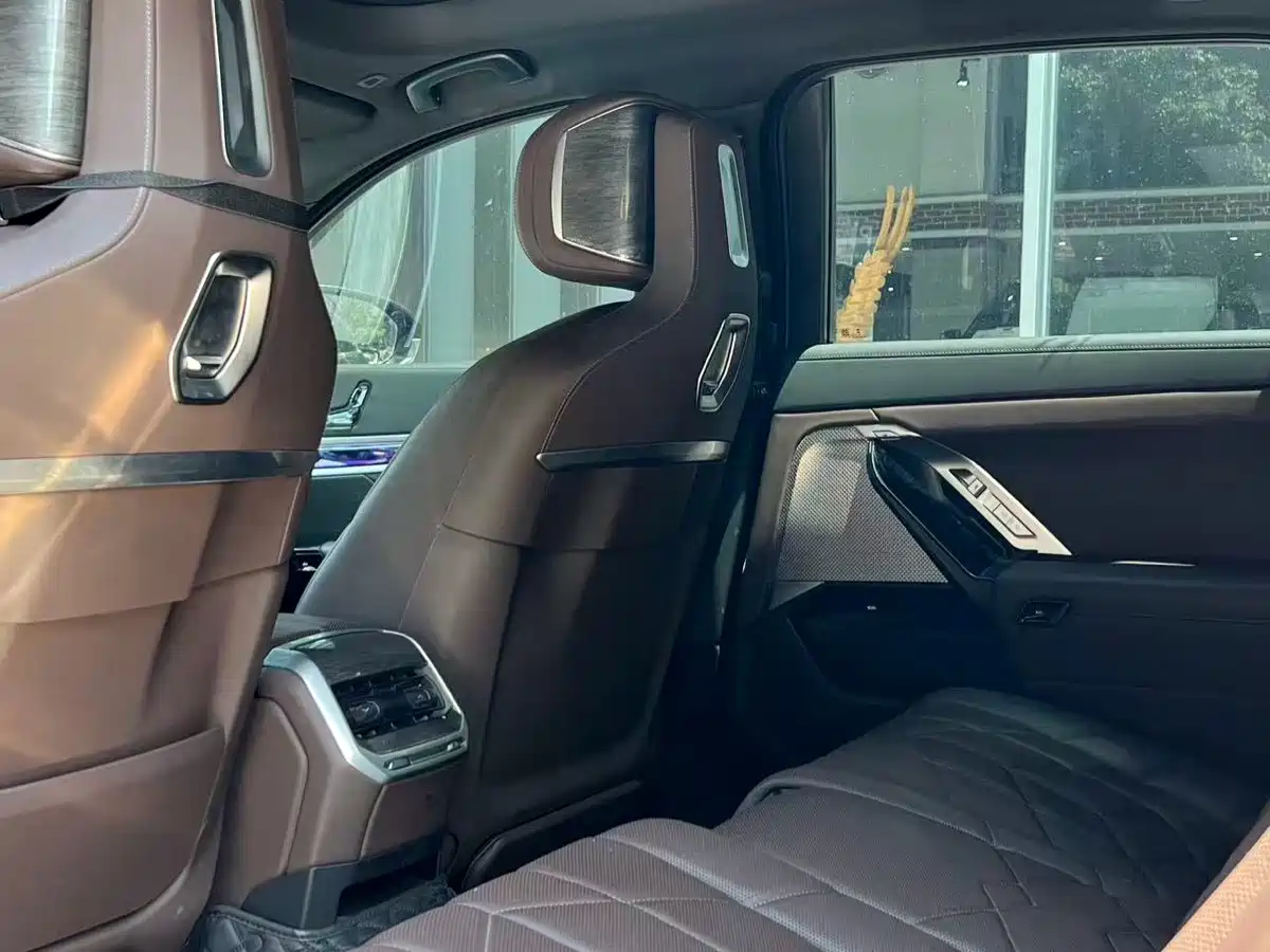صورة 9 - BMW 7 Series