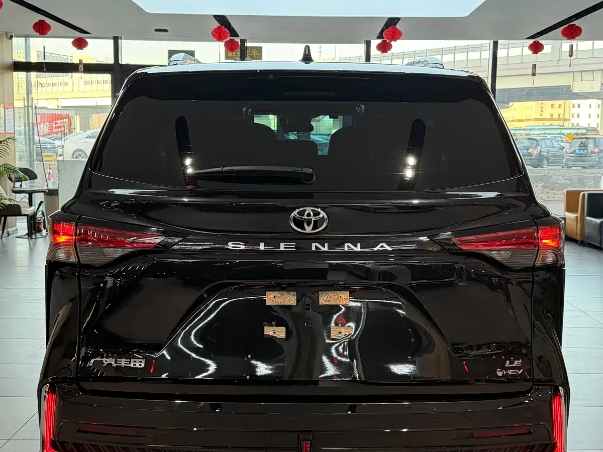 Toyota Sienna 2024 2.5L Hybrid Comfort Edition фото 5