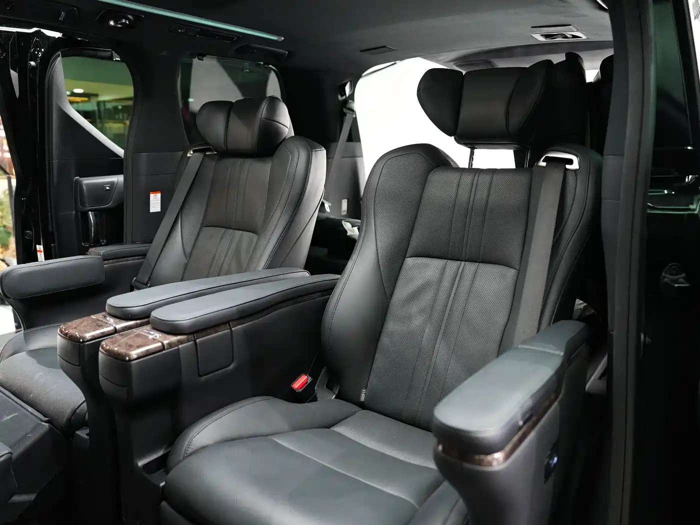 Toyota Alphard 2021 Hybrid 2.5L Ultimate фото 22