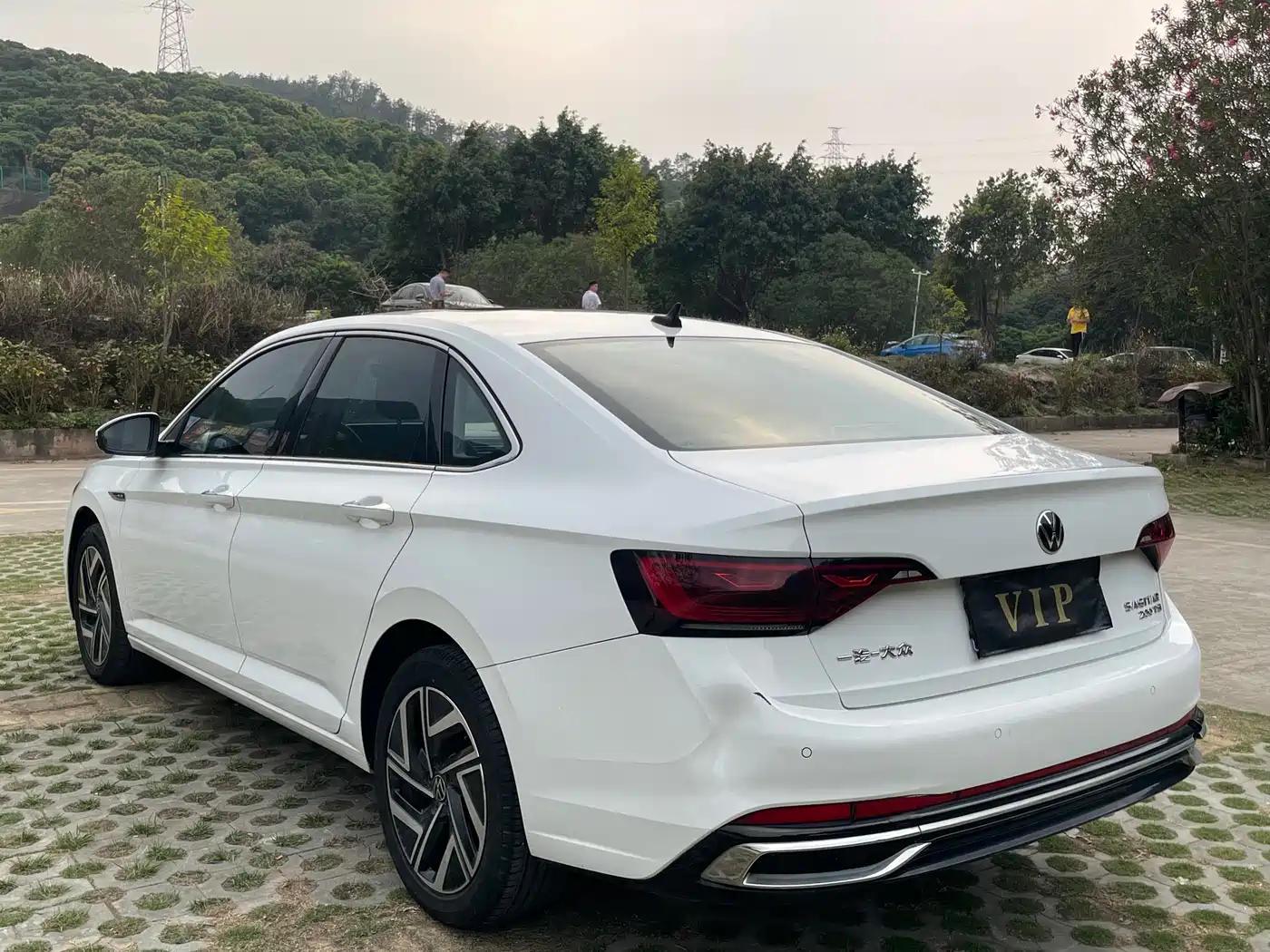 Volkswagen Sagitar 2023 Model Year 200TSI DSG Surpass Edition фото 14