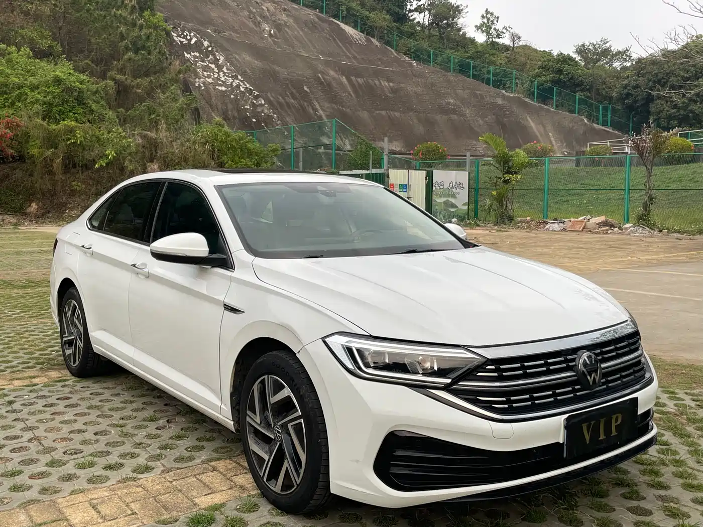 Volkswagen Sagitar 2023 Model Year 200TSI DSG Surpass Edition фото 3