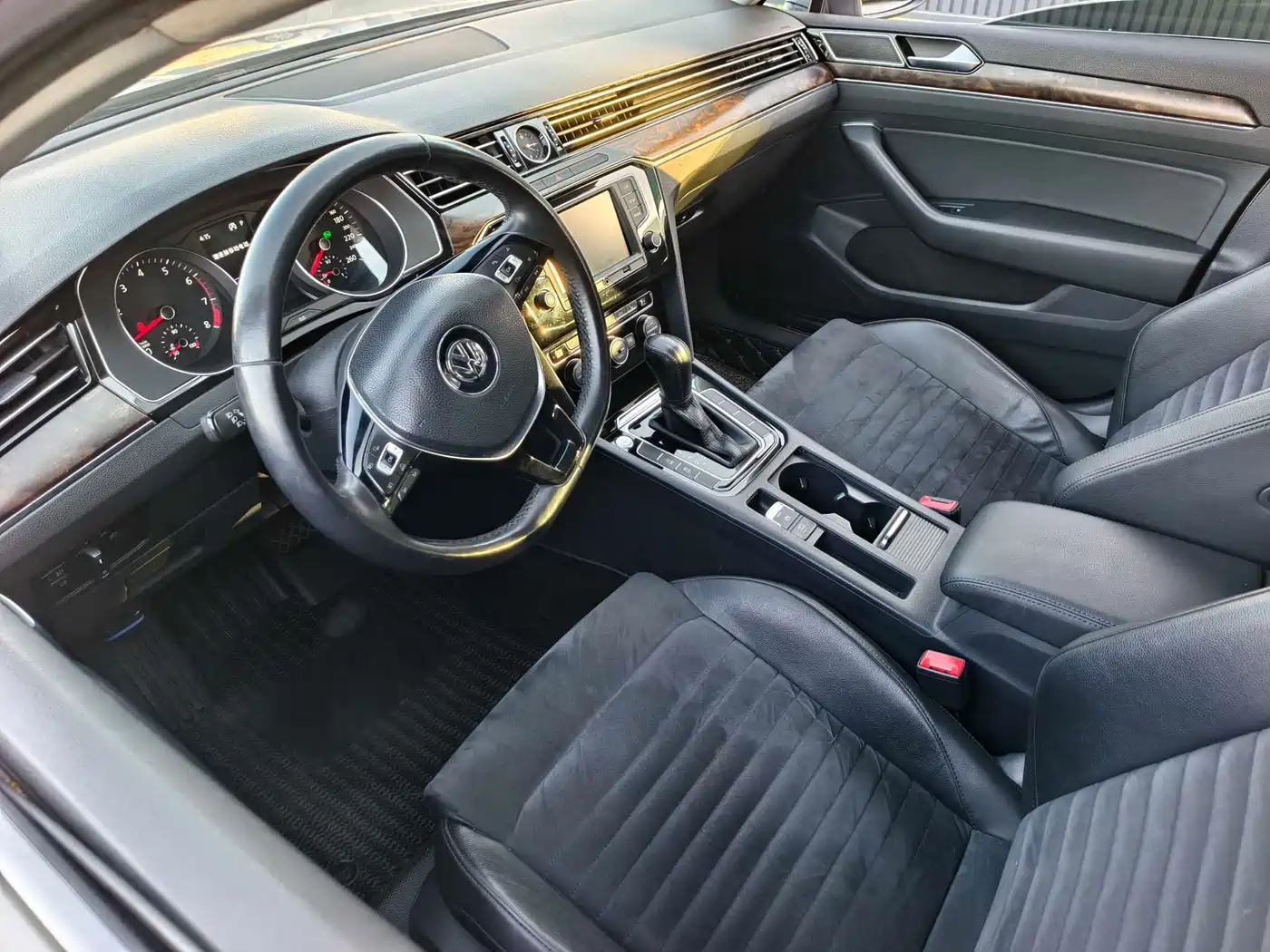 Volkswagen Magotan 2017 330TSI DSG Luxury фото 11