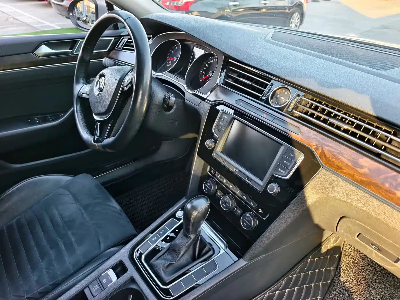 Volkswagen Magotan 2017 330TSI DSG Luxury фото 17