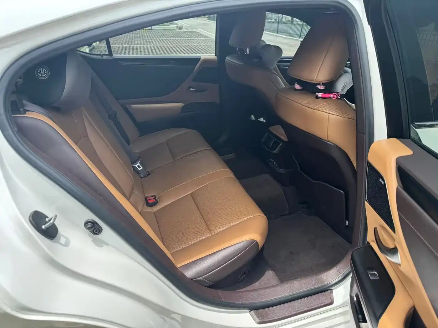 Фото 6 - Lexus ES