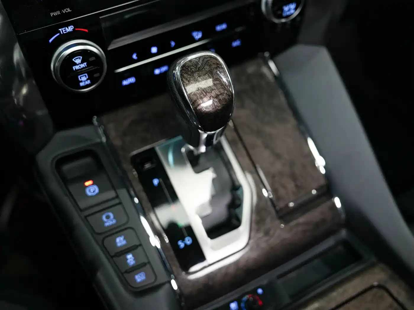 Toyota Alphard 2021 Hybrid 2.5L Ultimate фото 26