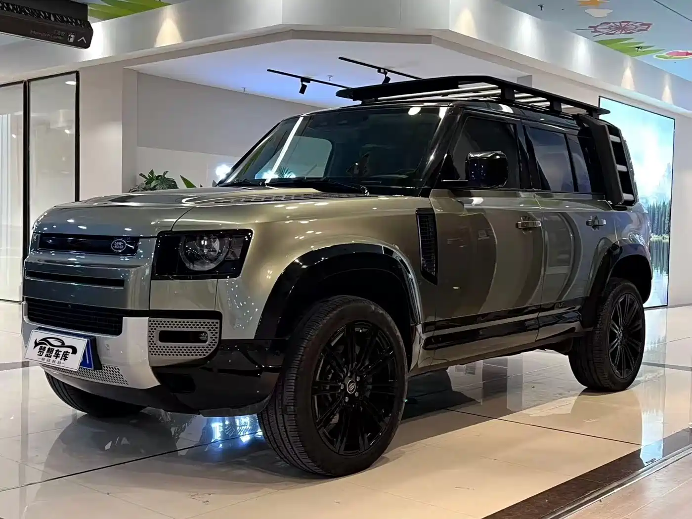 Land Rover Defender 2020 Model 110 P400 HSE фото 2
