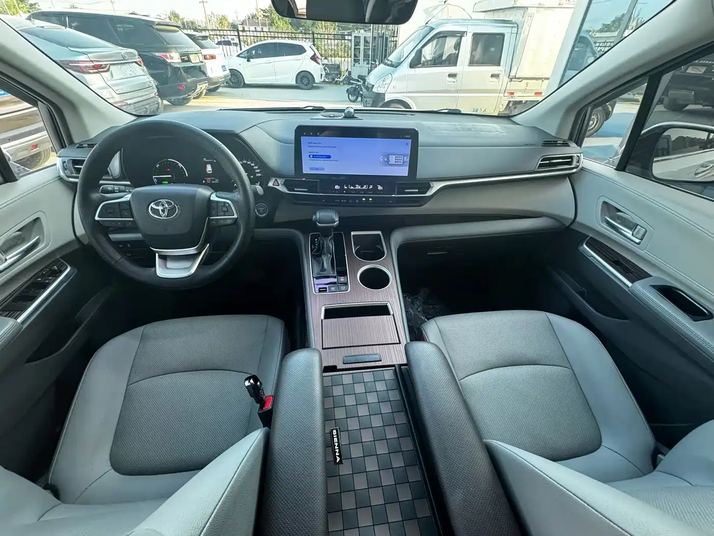 Фото 4 - Toyota Sienna