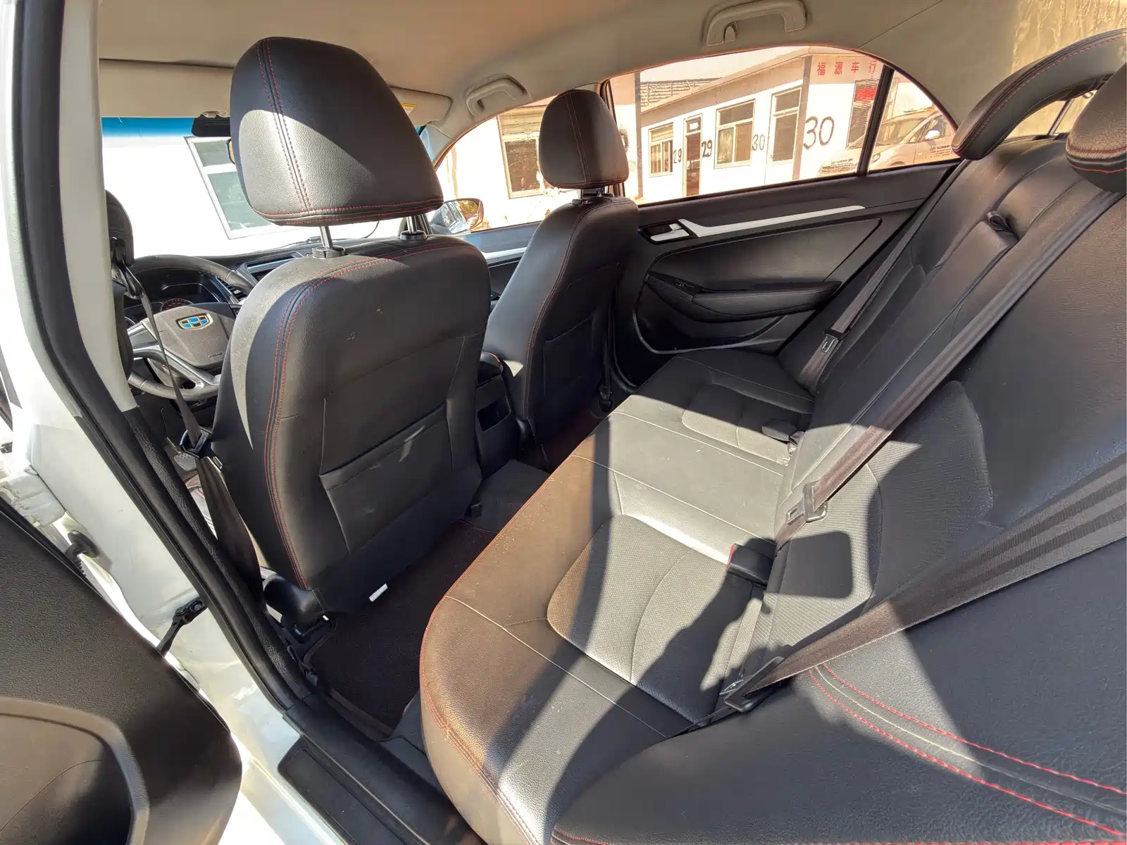 Фото 9 - Geely Vision