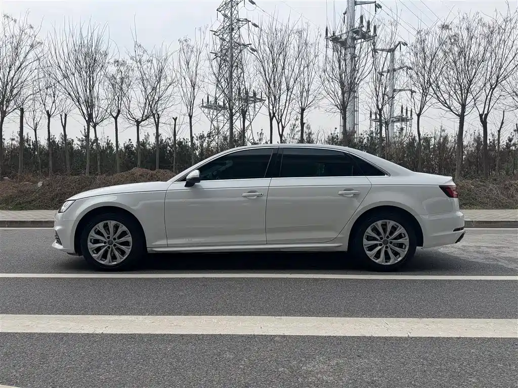 Фото 6 - Audi A4L
