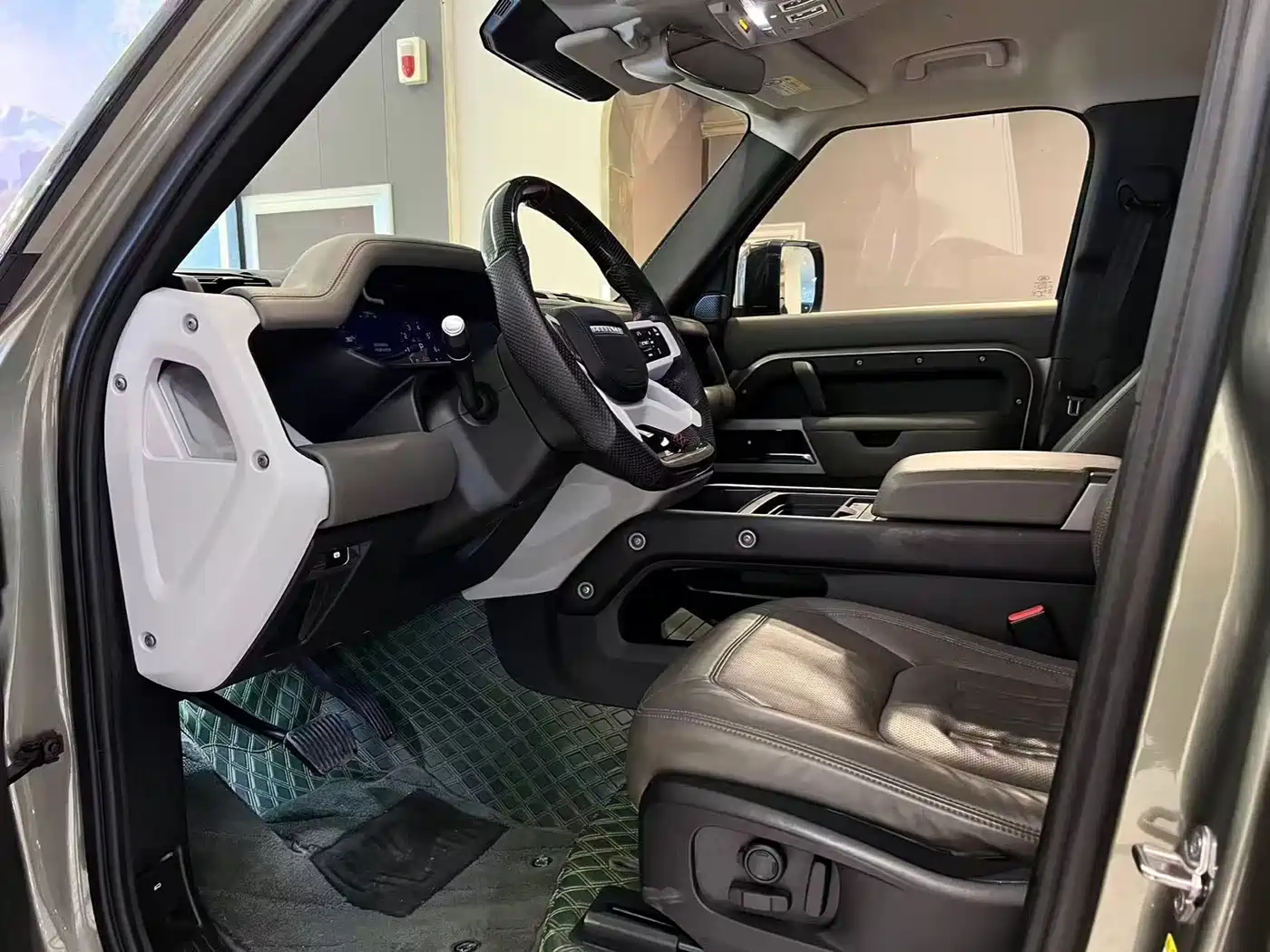 Land Rover Defender 2020 Model 110 P400 HSE фото 4