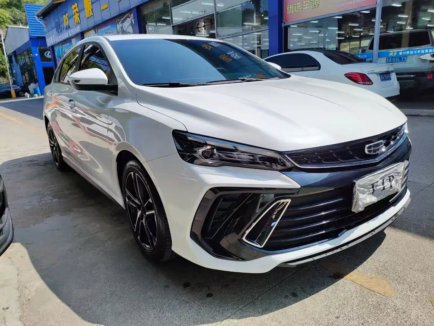 Фото 3 - Geely Binrui
