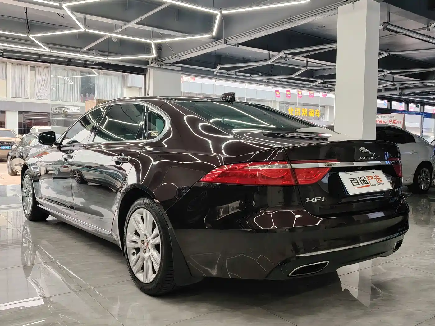 Photo 6 - Jaguar XFL