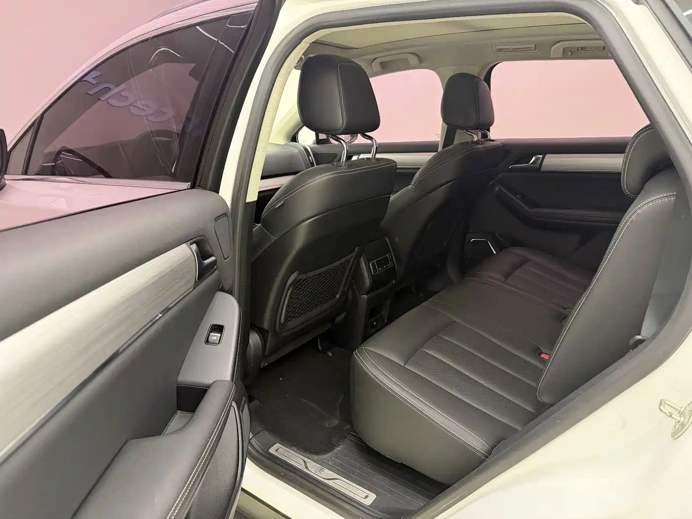 BYD Tang 2018 2018 2.0T Automatic Smart Connection Honor Edition 7-Seater China V
