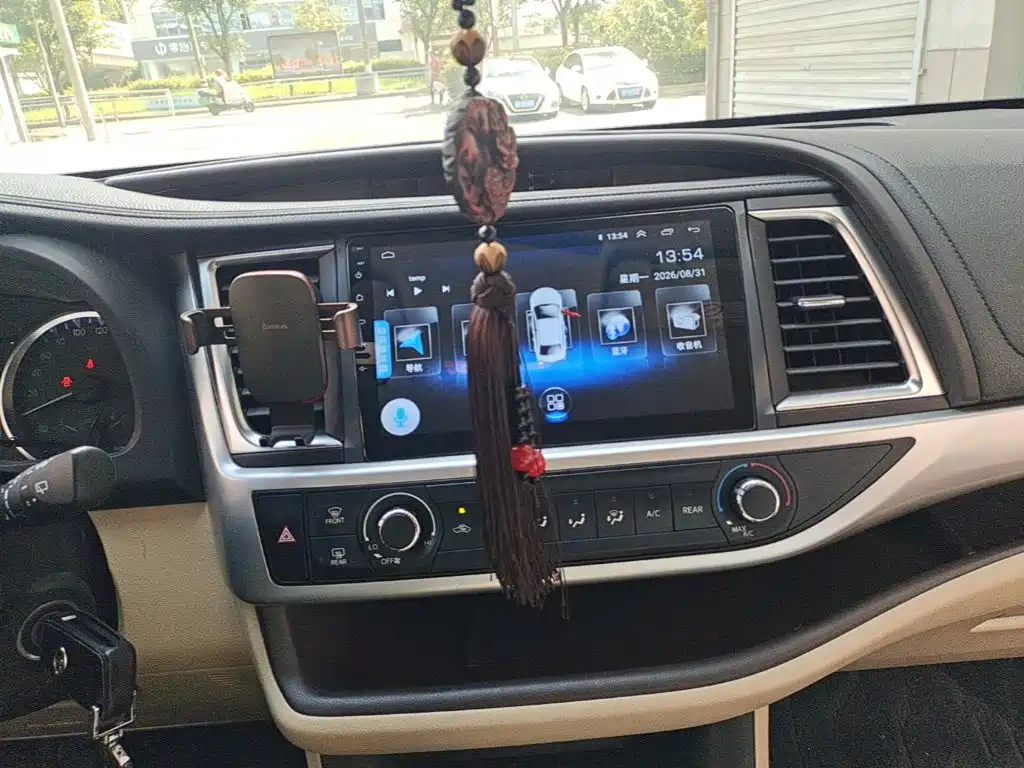 Фото 13 - Toyota Highlander
