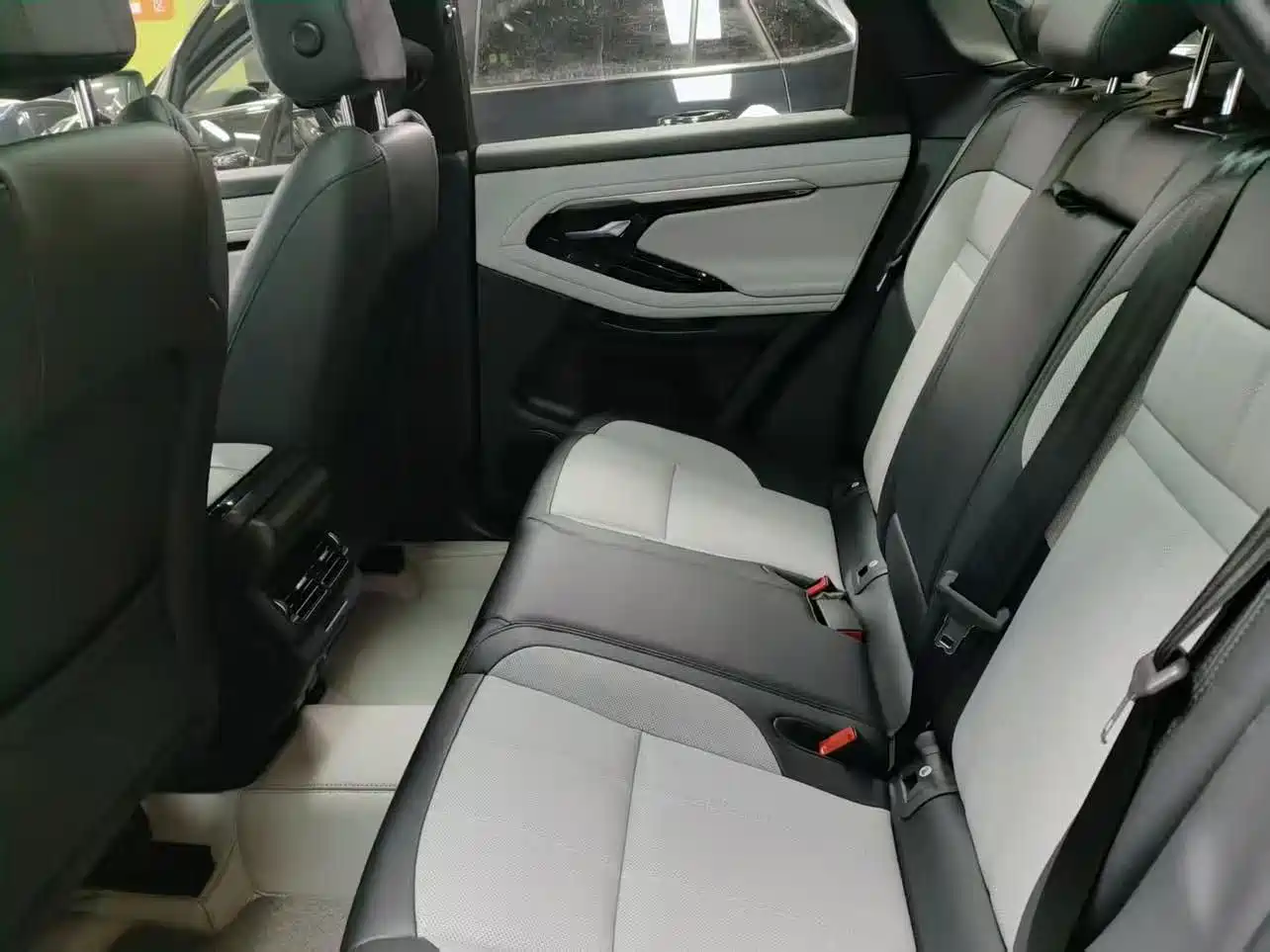 Land Rover Range Rover Evoque 2020 249PS R-DYNAMIC S Sport Edition фото 8
