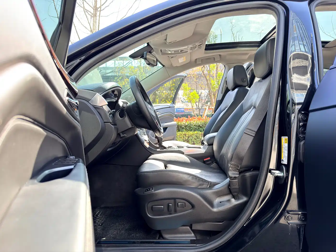 Cadillac SRX 2015 3.0L Luxury фото 4