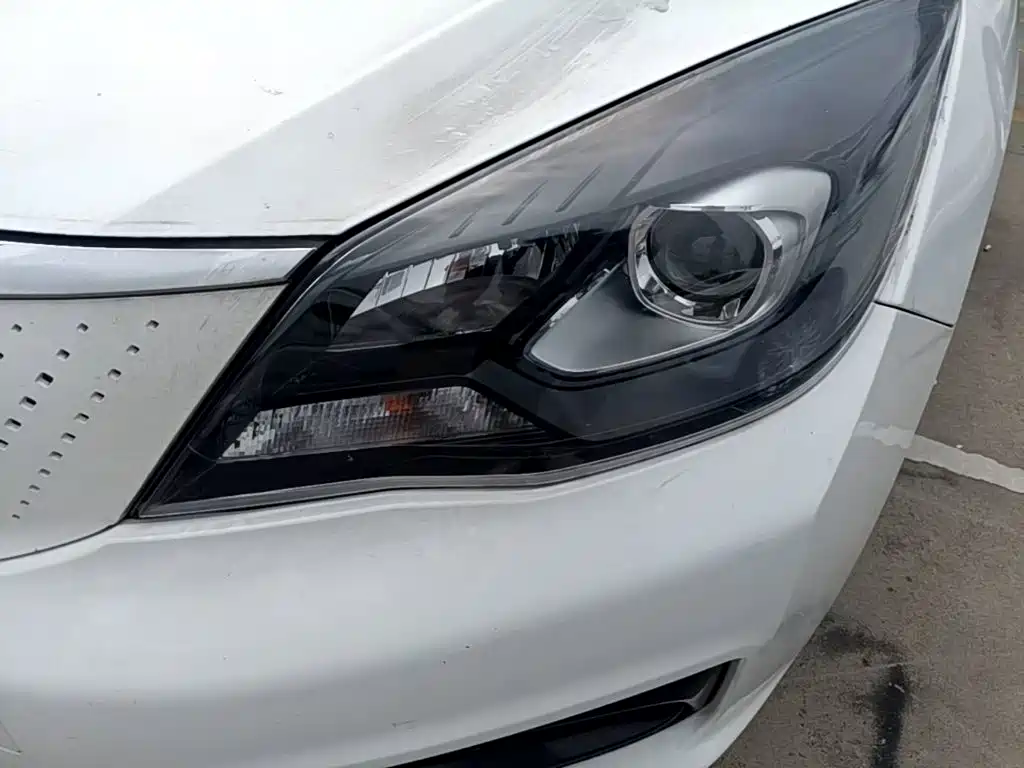 Dongfeng Aeolus Dongfeng Fengshen E70 2022 2023 500 Smart Edition (LFP 48.6kWh 110kW)