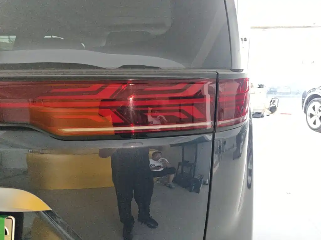 Denza D9 2023 2022 DM-i 970 AWD Flagship