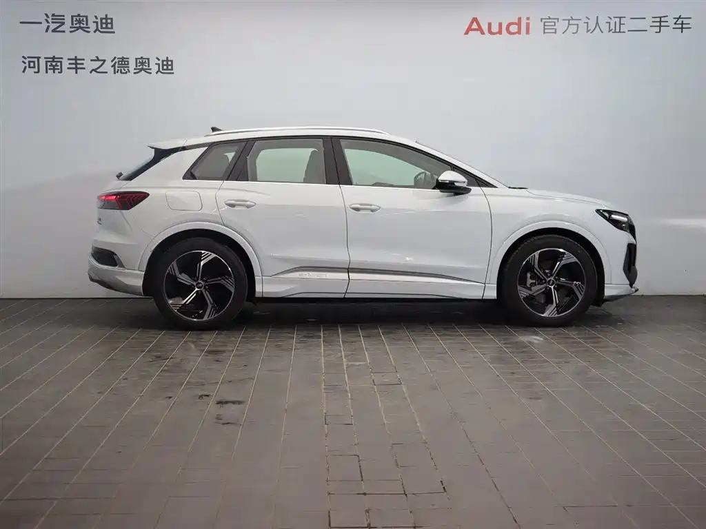 AUDI Q4 E TRON