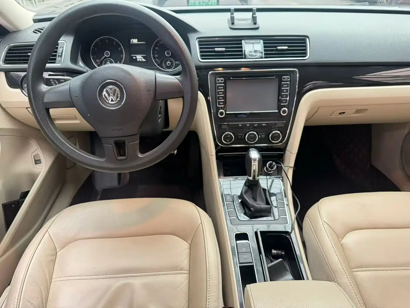 Volkswagen Passat 2014 1.8TSI DSG Premium Edition фото 6