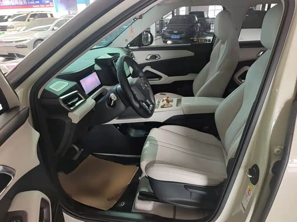 BYD Yuan UP 2025 2025 Model 301KM Navigator