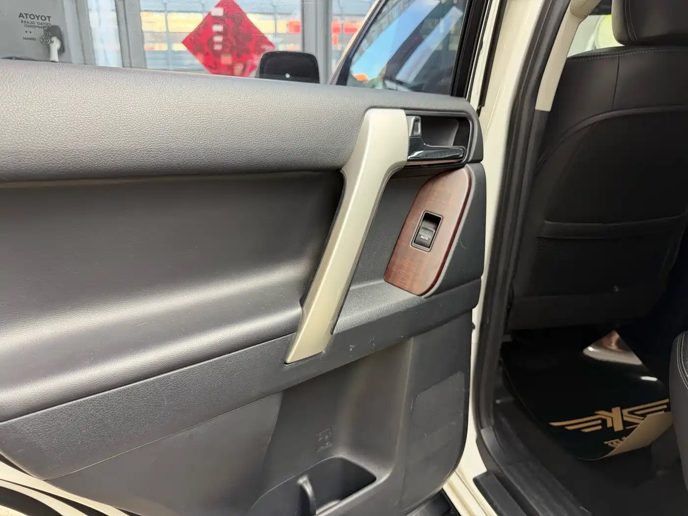 Toyota Prado 2014 4.0L Automatic TX-L фото 17