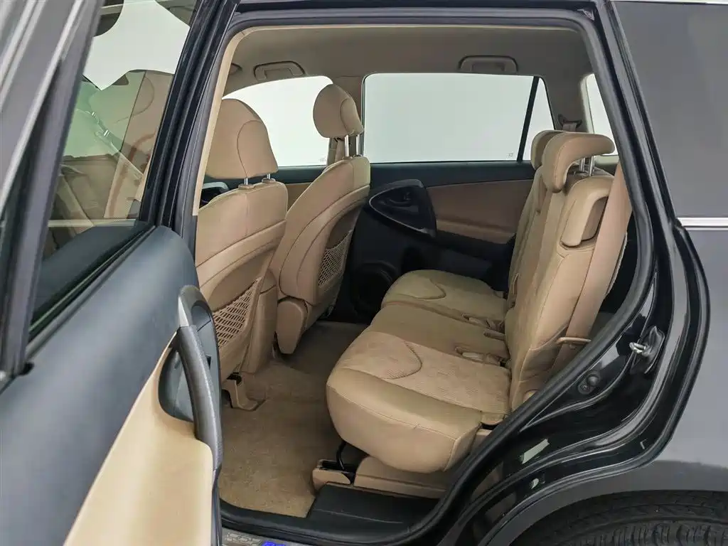 Photo 15 - Toyota RAV4 Rongfang