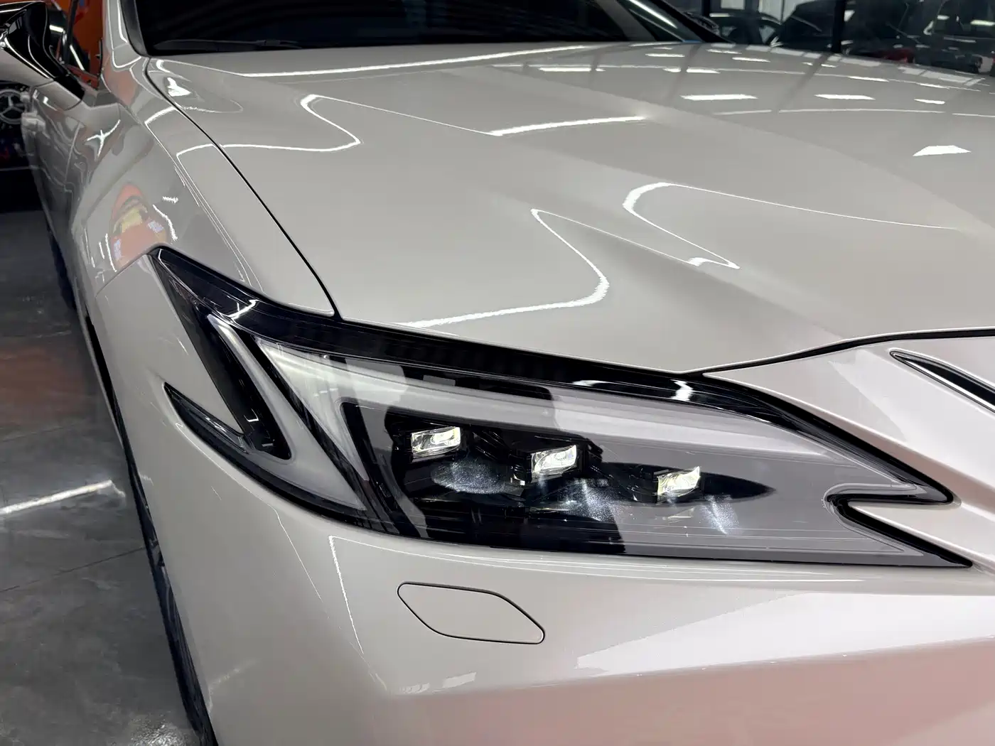 Lexus ES 2025 200 Ultimate Edition фото 15