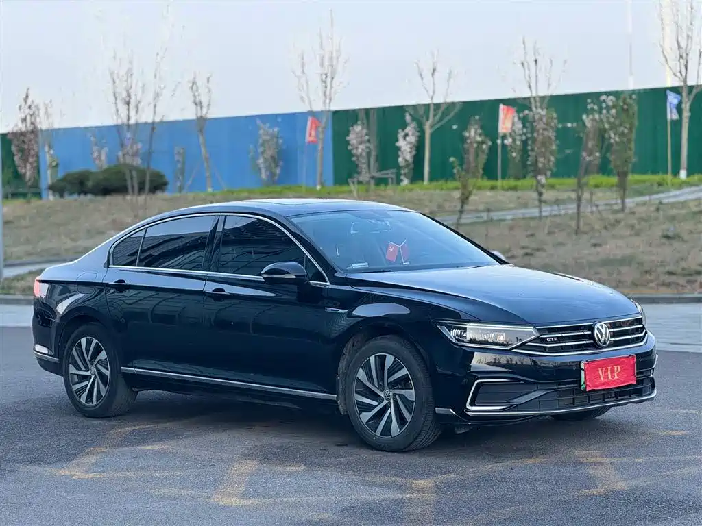 VOLKSWAGEN MAGOTAN GTE PLUG IN HYBRID