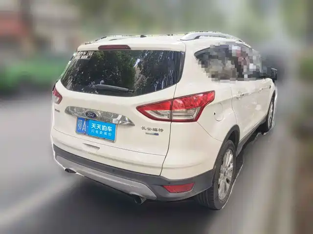 Ford Kuga 2015 1.5L GTDi 4WD Elite — фото 2