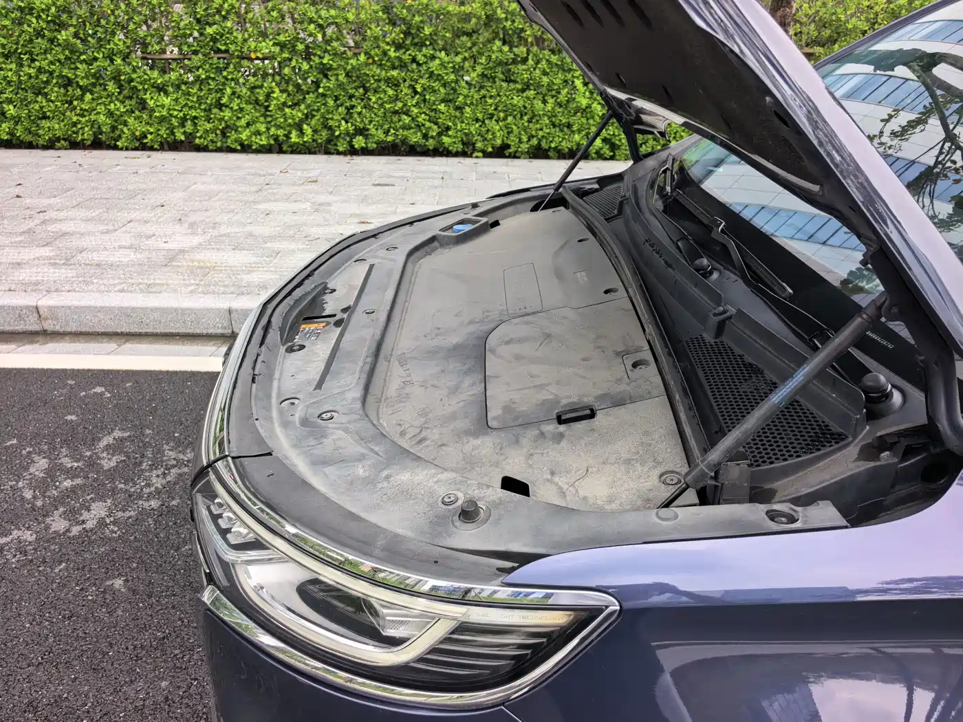 Roewe iMAX8 EV 2022 2022 Silver Edition