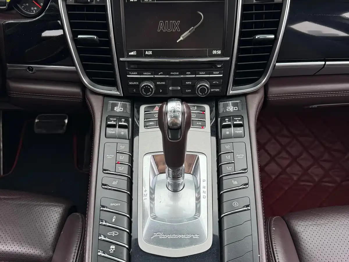 Porsche Panamera 2014 Panamera 4 3.0T фото 19
